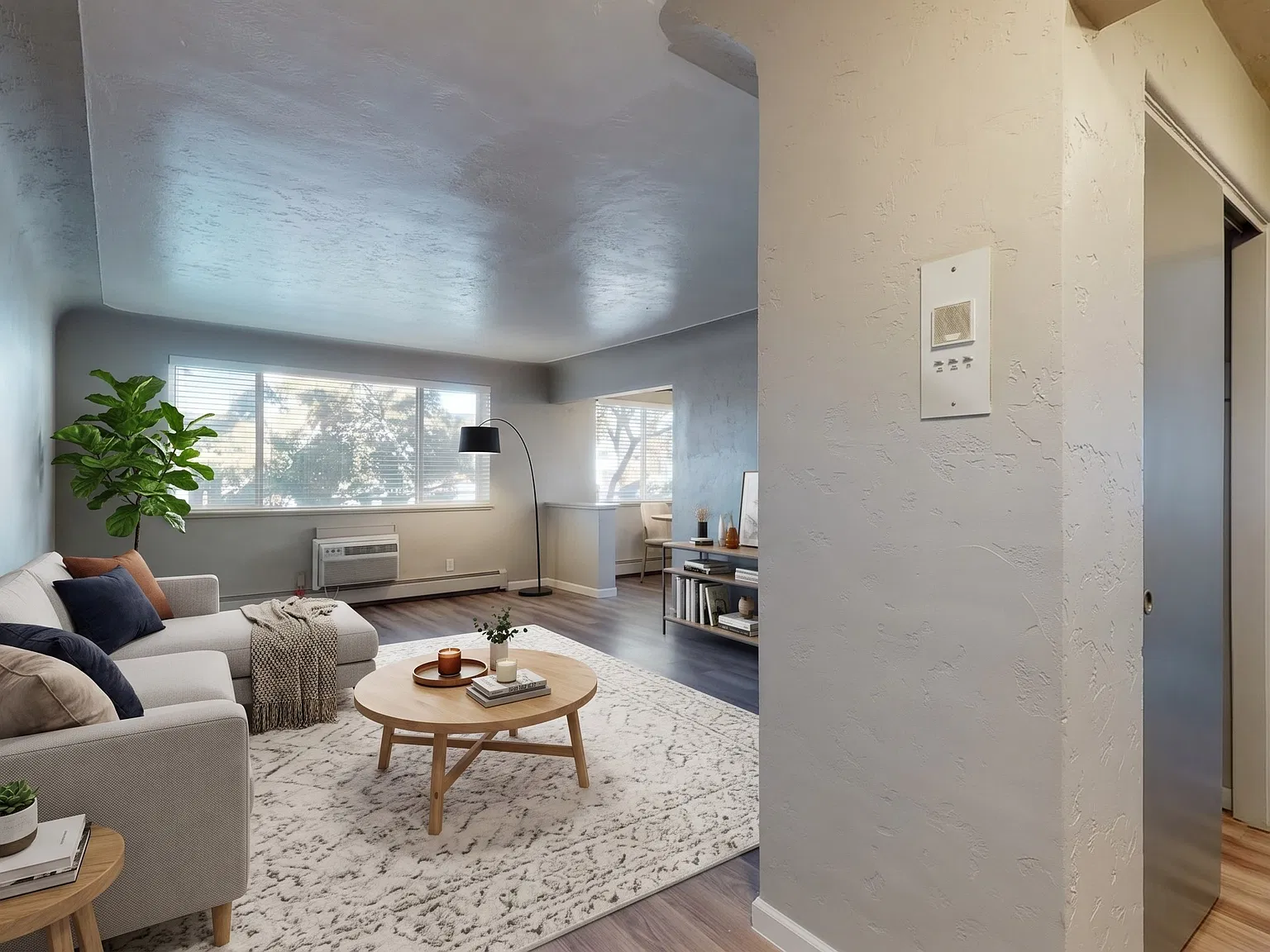 Prince Charles Apartments — Photo 4