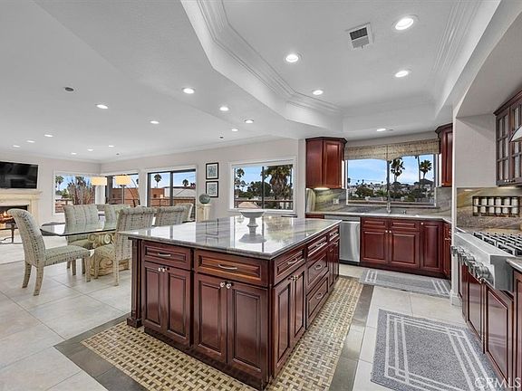 5th image of 512 Esplanade APT 303