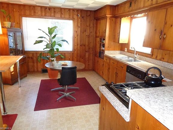 3rd image of 1448 Bryden Dr