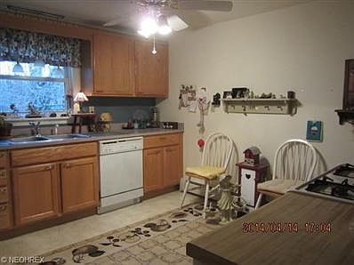 5th image of 4862 Scott St