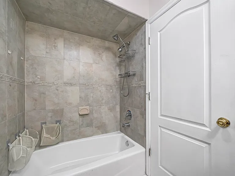 3 Montrose Ave #2 — Photo 16