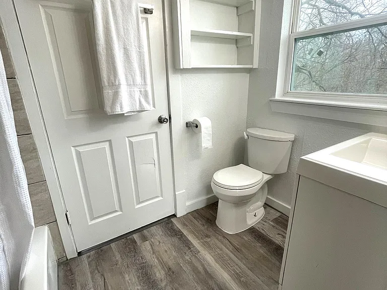 833 W Pecan St — Photo 8
