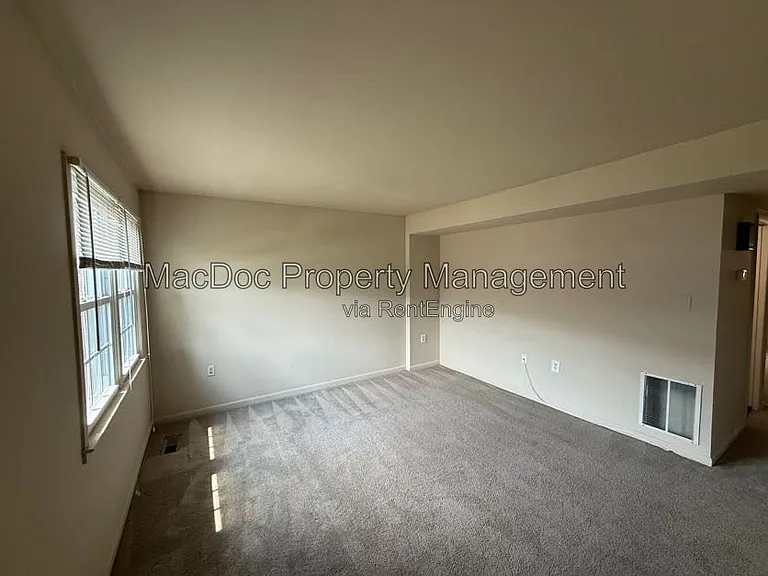 14611 Earlham Ct — Photo 2