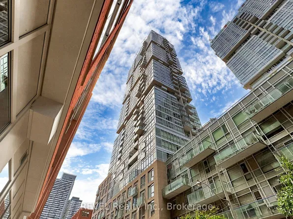 30 Nelson St #705, Toronto, ON M5V 0H5