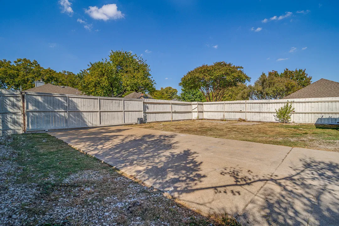 4 bed, 2.5 bath, 2150 sqft, $3,800 — Photo 3