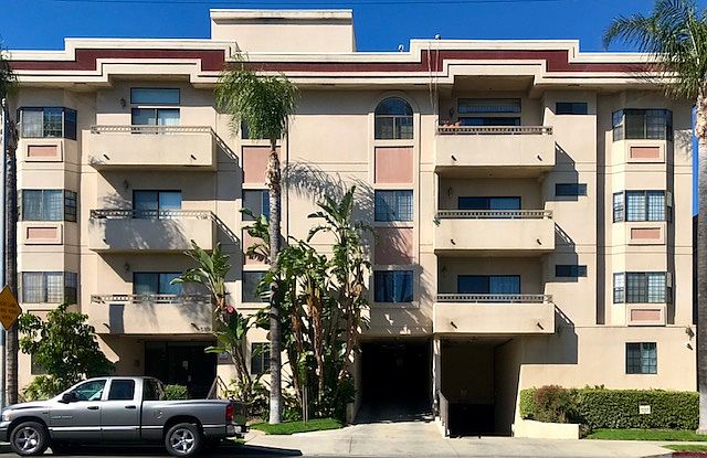1st image of 5319 Lindley Ave Unit 204