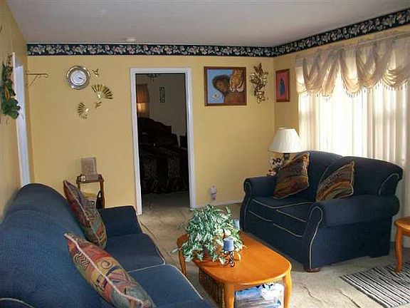 3rd image of 332 W Hubbard Ave