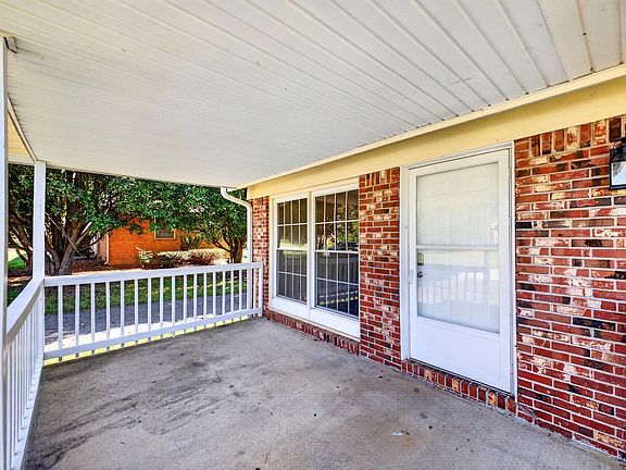 3rd image of 109 Old Farm Rd