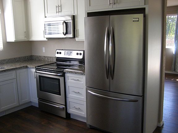 2nd image of 6124 Eliot Pl SE