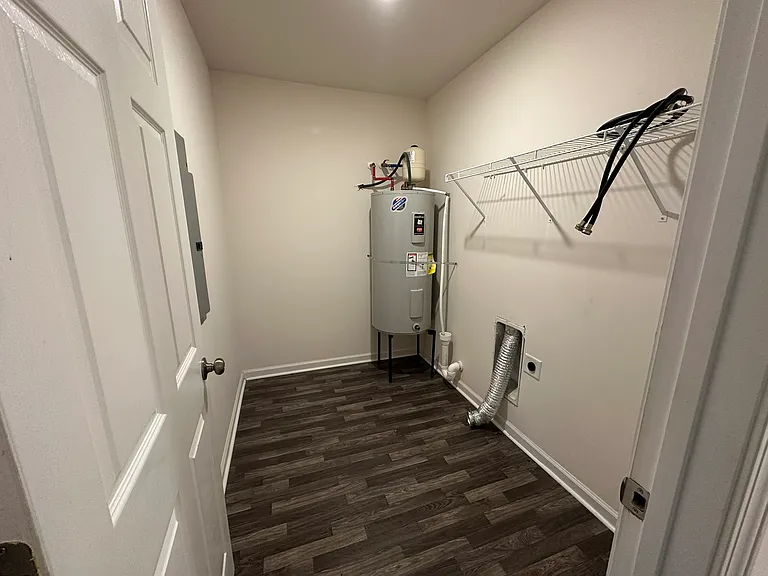 206 Hyde Park Ln — Photo 6