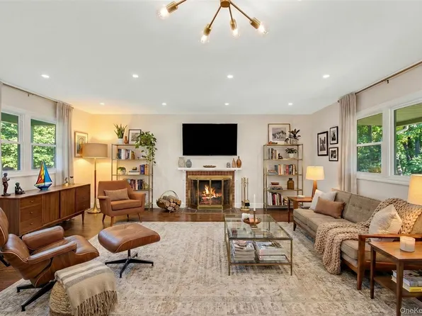 7 Dunn Ln, Briarcliff Manor, NY 10510