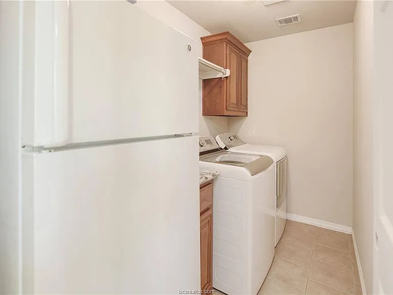 2481 Newark Cir — Photo 21