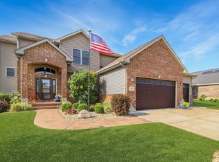 1637 Mackenzie St, Washington, IL 61571