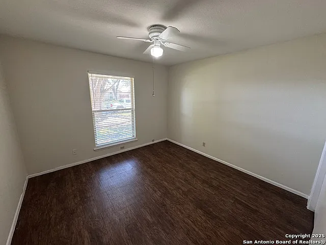 409 Fenwick Dr — Photo 10