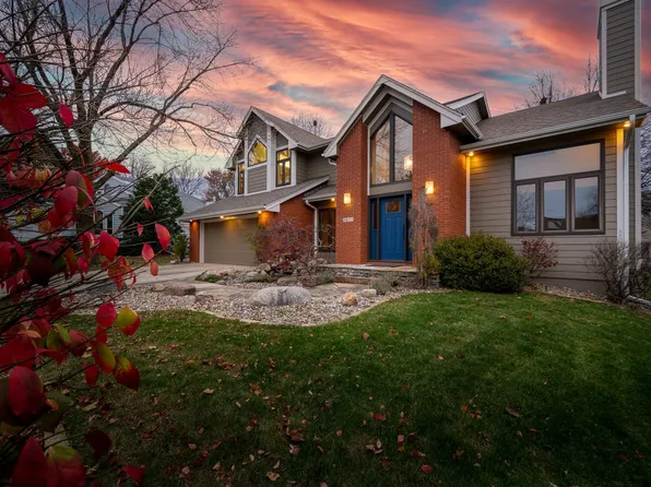 9611 Alpine Dr, Urbandale, IA 50322