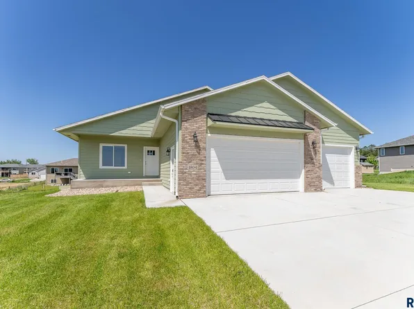 1804 E Wallin Cir, Sioux Falls, SD 57104