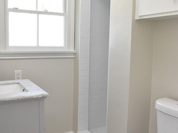 3rd image of 2202 N Beverly Glen Pl
