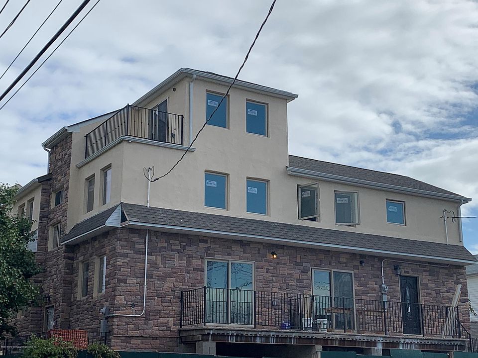 2nd image of 152 Freeborn St