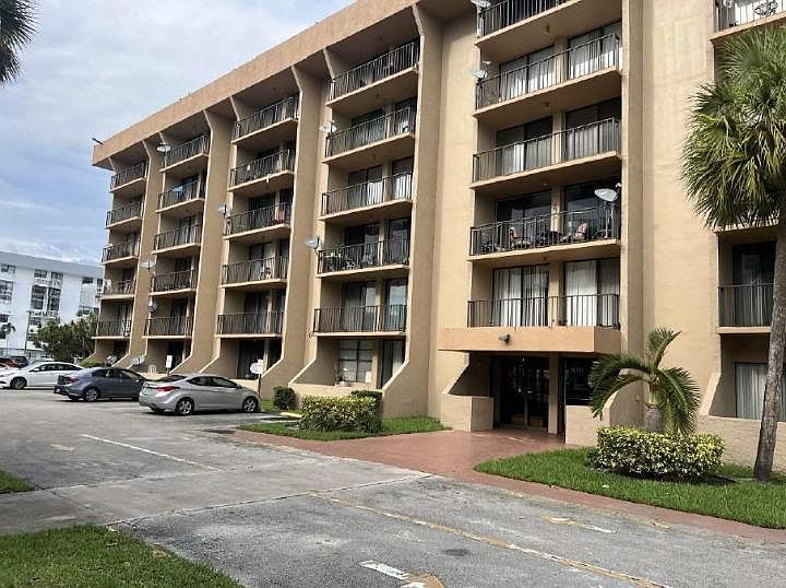 1st image of 16751 NE 9th Ave APT 301