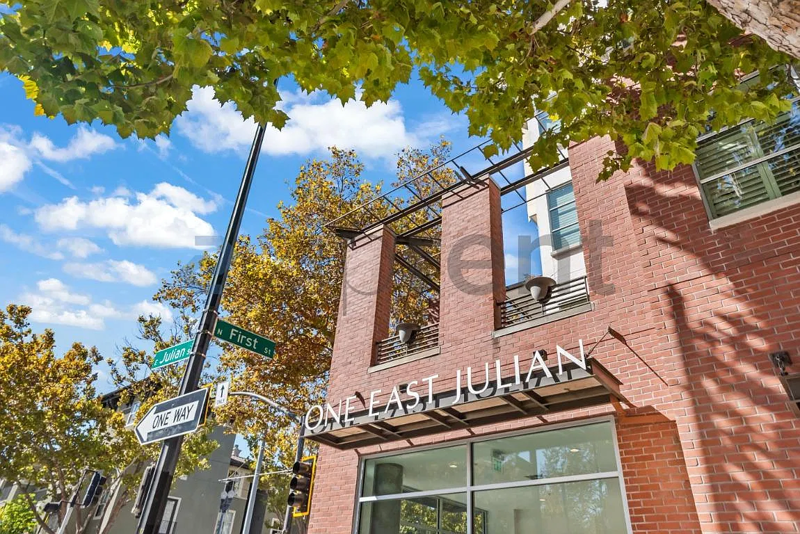 1 bed, 727 sqft, $2,845 — Photo 2