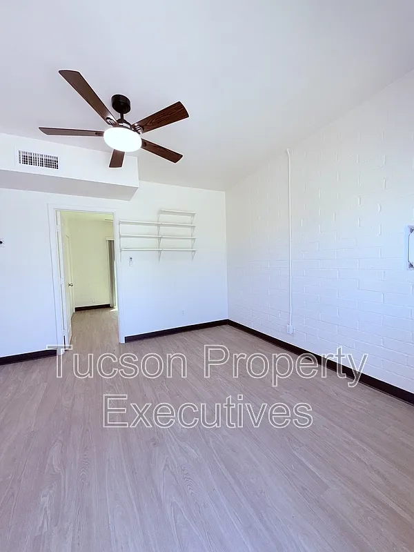 2 bed, 1.0 bath, 850 sqft, $999 — Photo 2