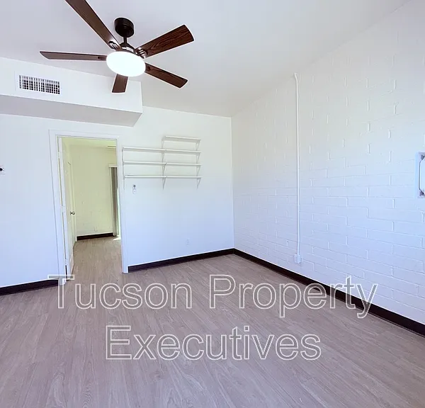 2411 S 6th Ave #16 — Photo 2