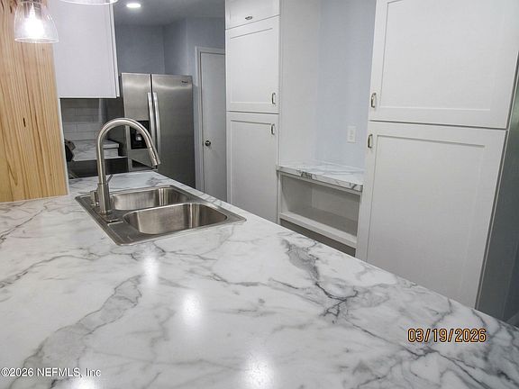 3rd image of 5849 RIDGEWAY Road E