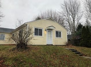 7 Ludlow Rd, Middletown, RI 02842