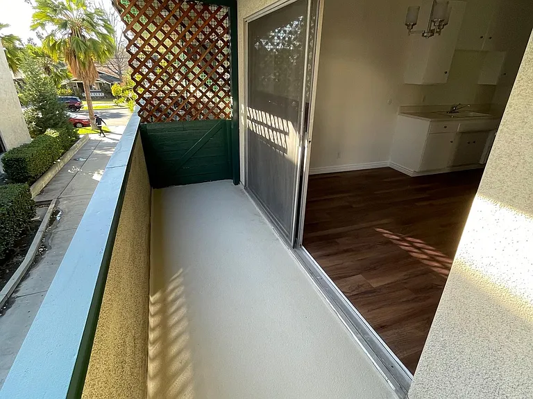 70 N Meridith Ave #6 — Photo 14