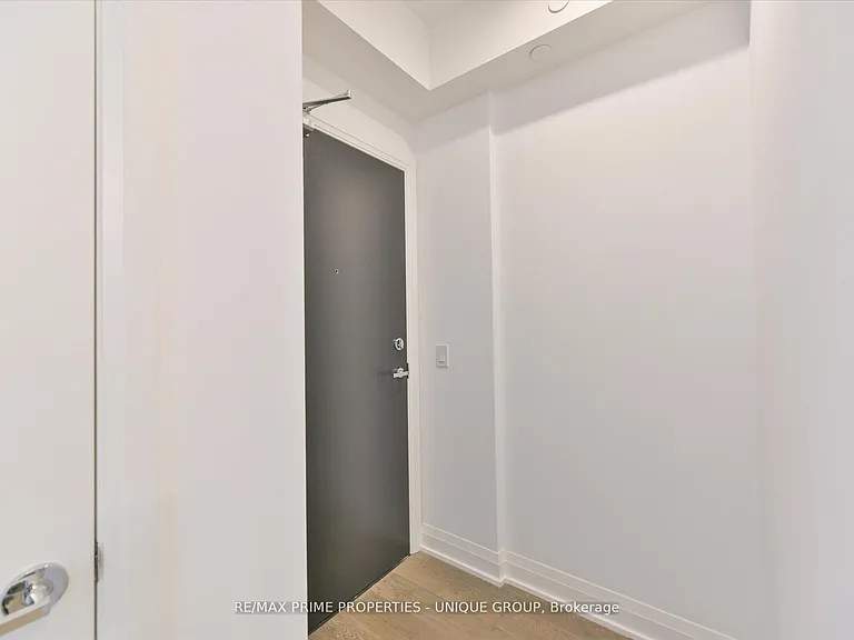 293 The Kingsway #322 — Photo 8