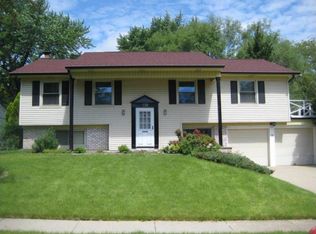 138 Stonegate Rd, Buffalo Grove, IL 60089