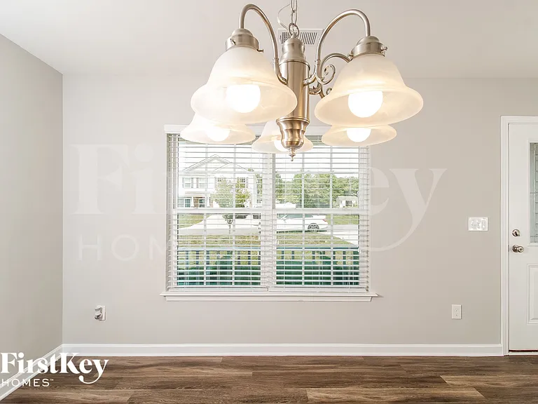227 Sawyer Ln — Photo 3
