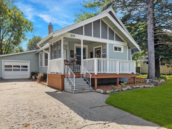 1215 Court St, Adel, IA 50003