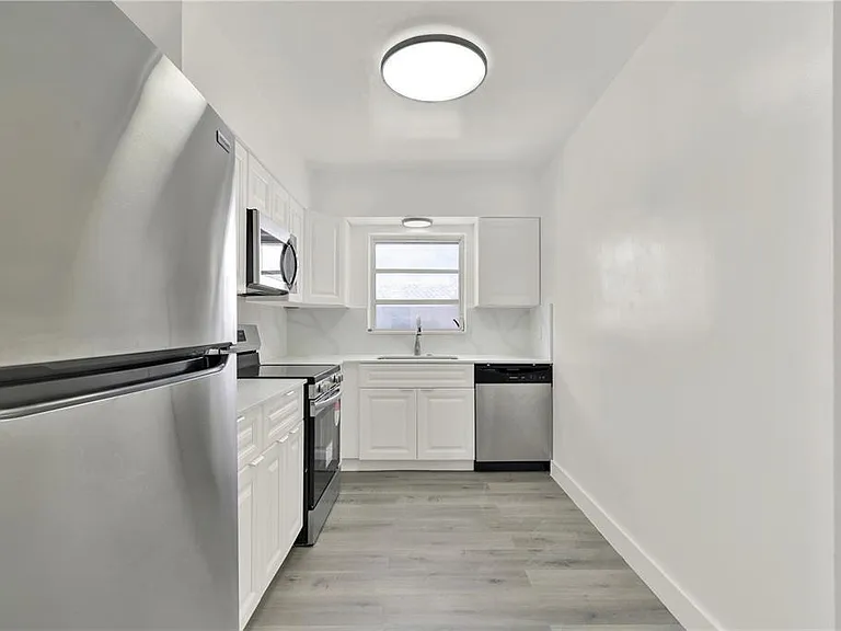 2864 NE 32nd St #7 — Photo 9