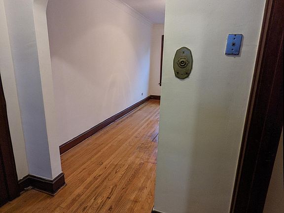 4th image of 5255 W Melrose St Unit 2