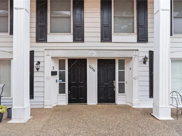 2058 Brant St #3, Burlington, ON L7P 3A6