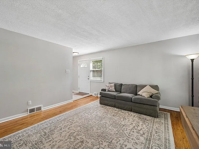 704 Swarthmorewood Ln — Photo 3
