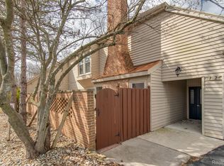 8309 Colony Dr APT 1, Grosse Ile, MI 48138