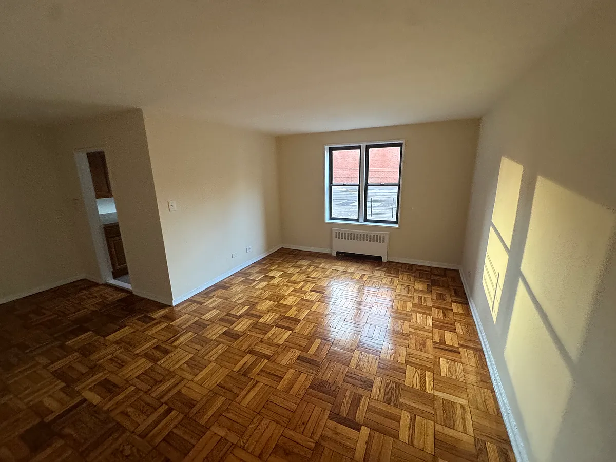 Building Photo - 3245 91st St #4B