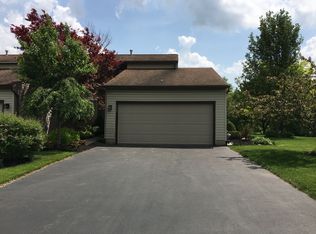 135 Lookout Cir, Syracuse, NY 13209