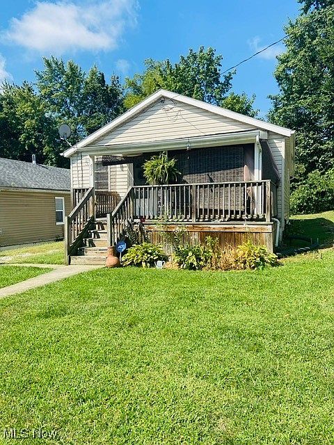 2nd image of 682 Roscoe Ave