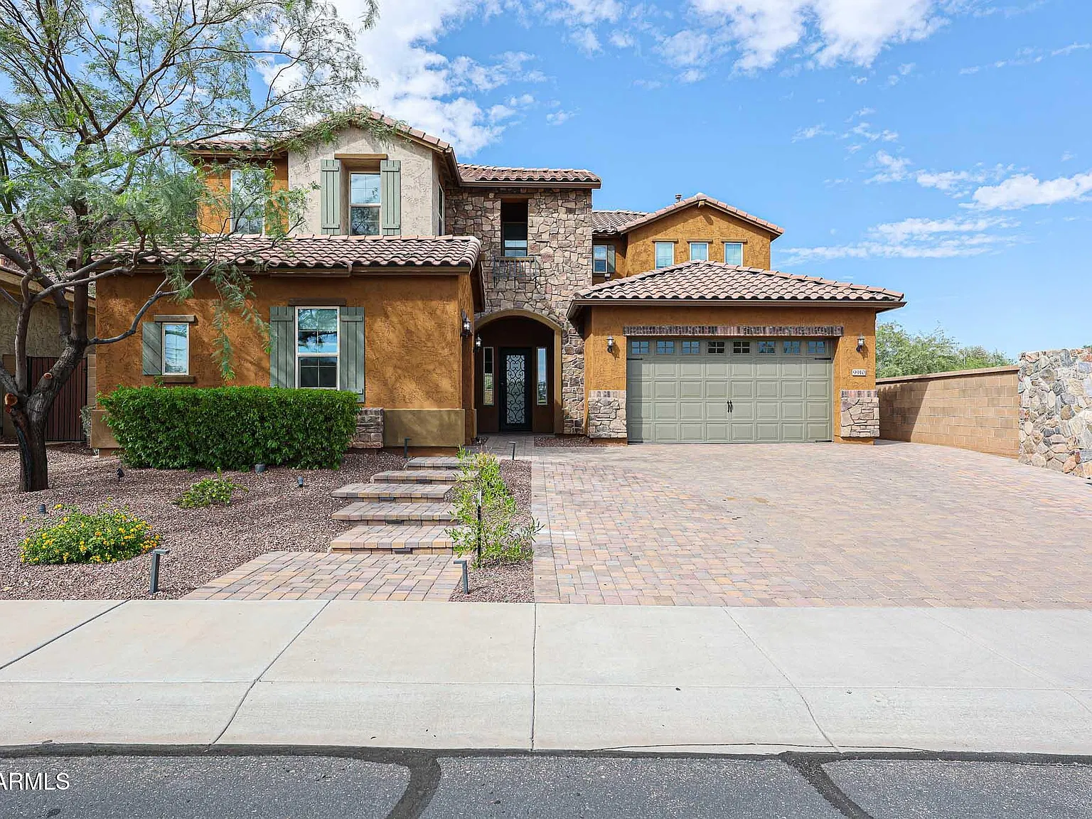 5 bed, 3.5 bath, 3941 sqft, $3,695 — Photo 3