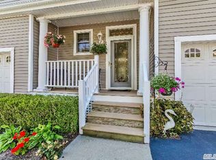 92 Brianna Dr, East Setauket, NY 11733