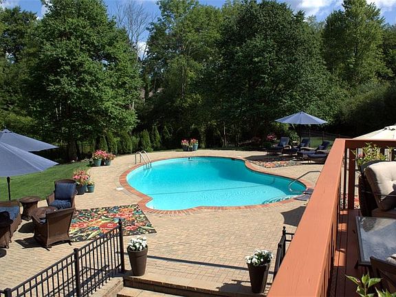 2nd image of 12 Hunting Hollow Dr