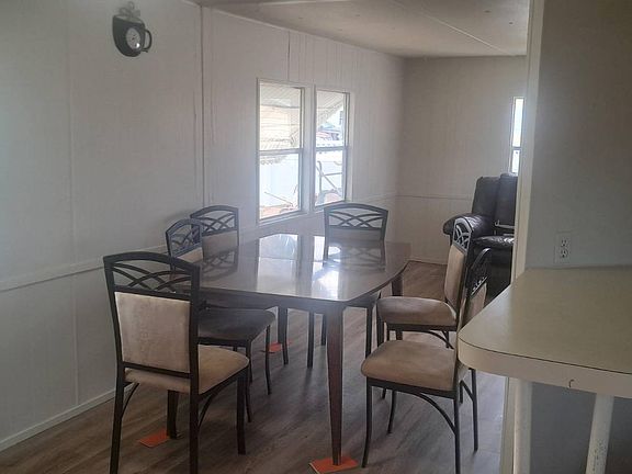 4th image of 2 Horseshoe Ln
