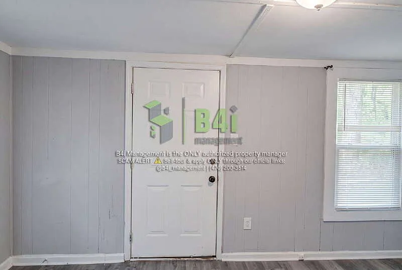 3 bed, 1.0 bath, 1444 sqft, $1,050 — Photo 3