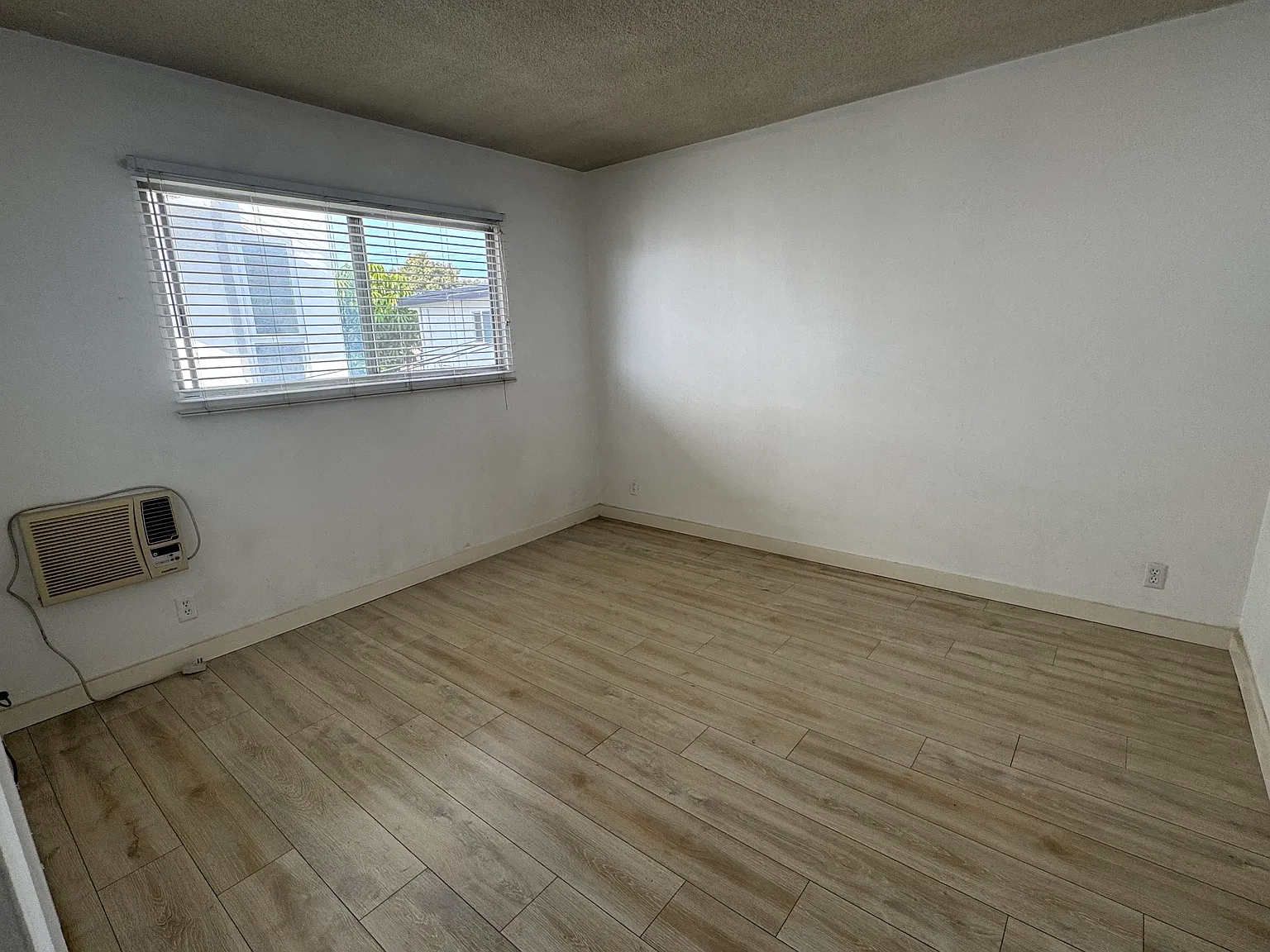 1507 Federal Ave — Photo 3
