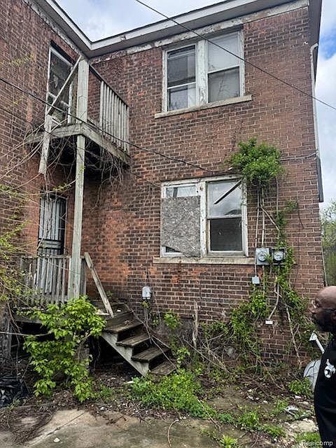 2nd image of 3267 Webb St