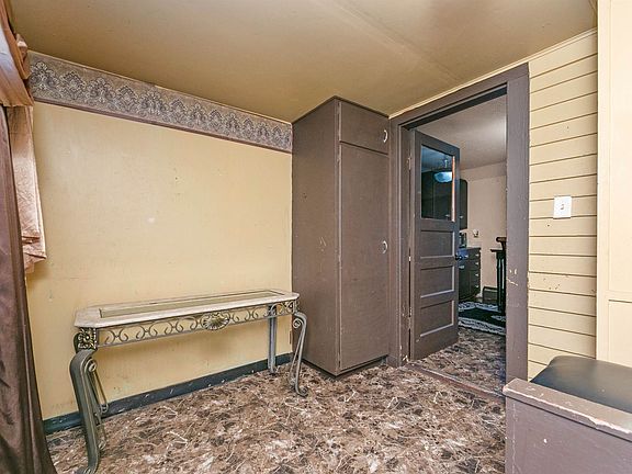 4th image of 215 1st St SW