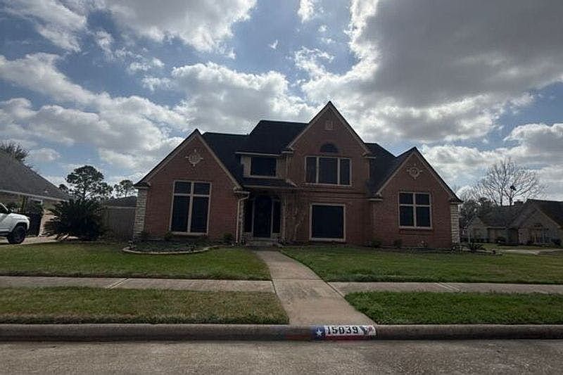 1st image of 15039 Vistamont Dr